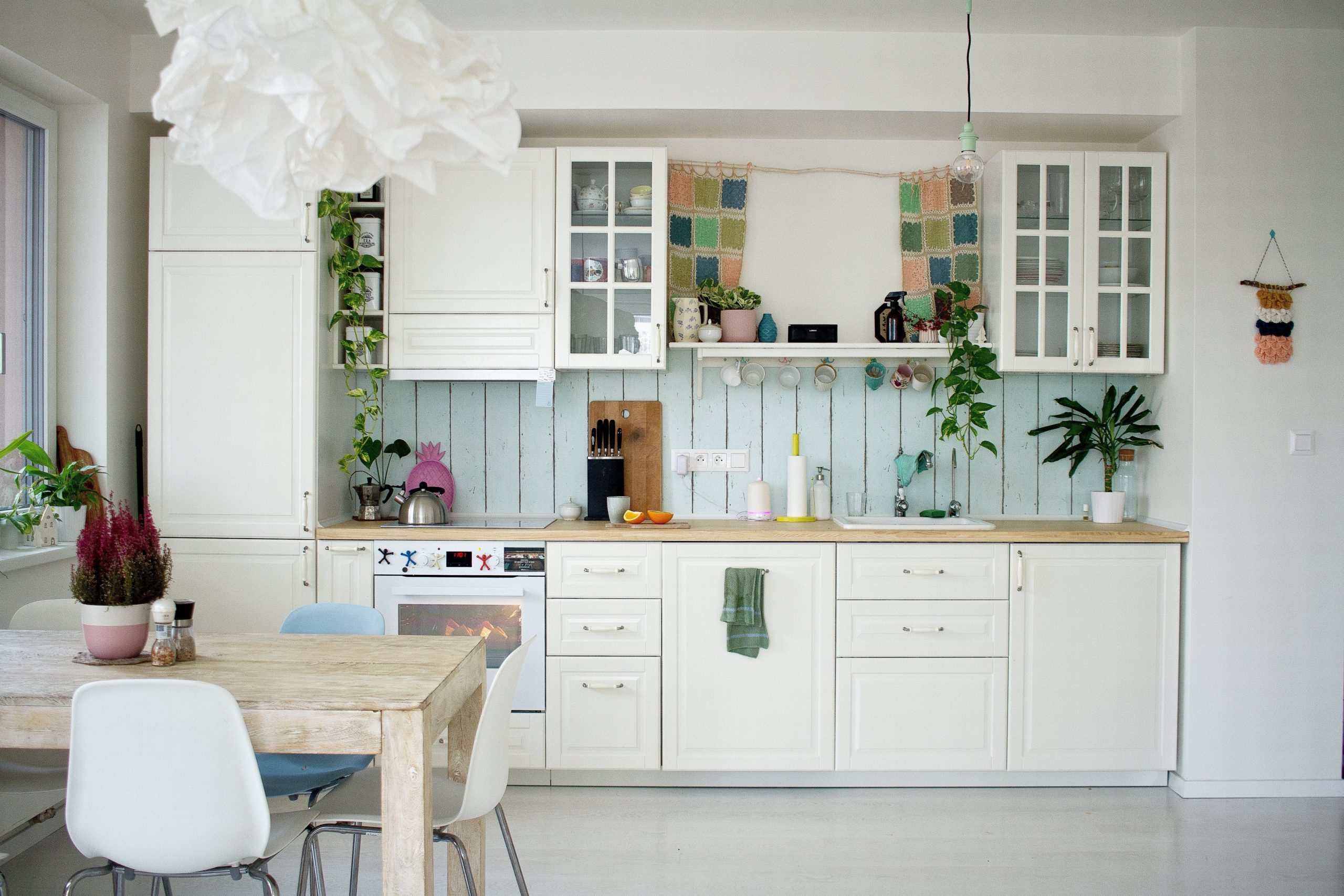 White Kitchen cabinets